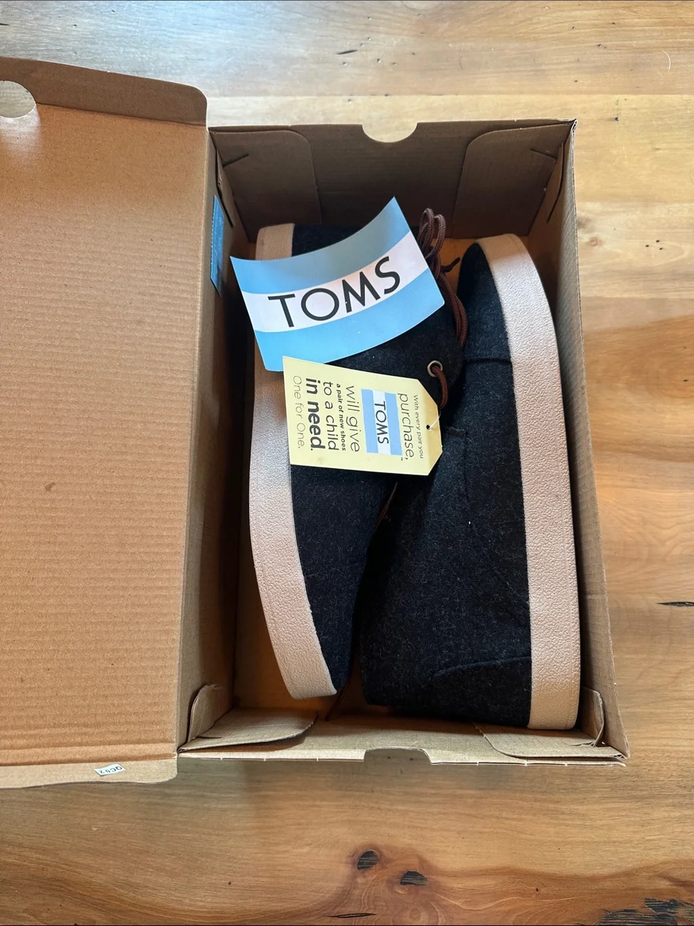 TOMS Men’s Black Wool Chukka Boots with Brown Laces